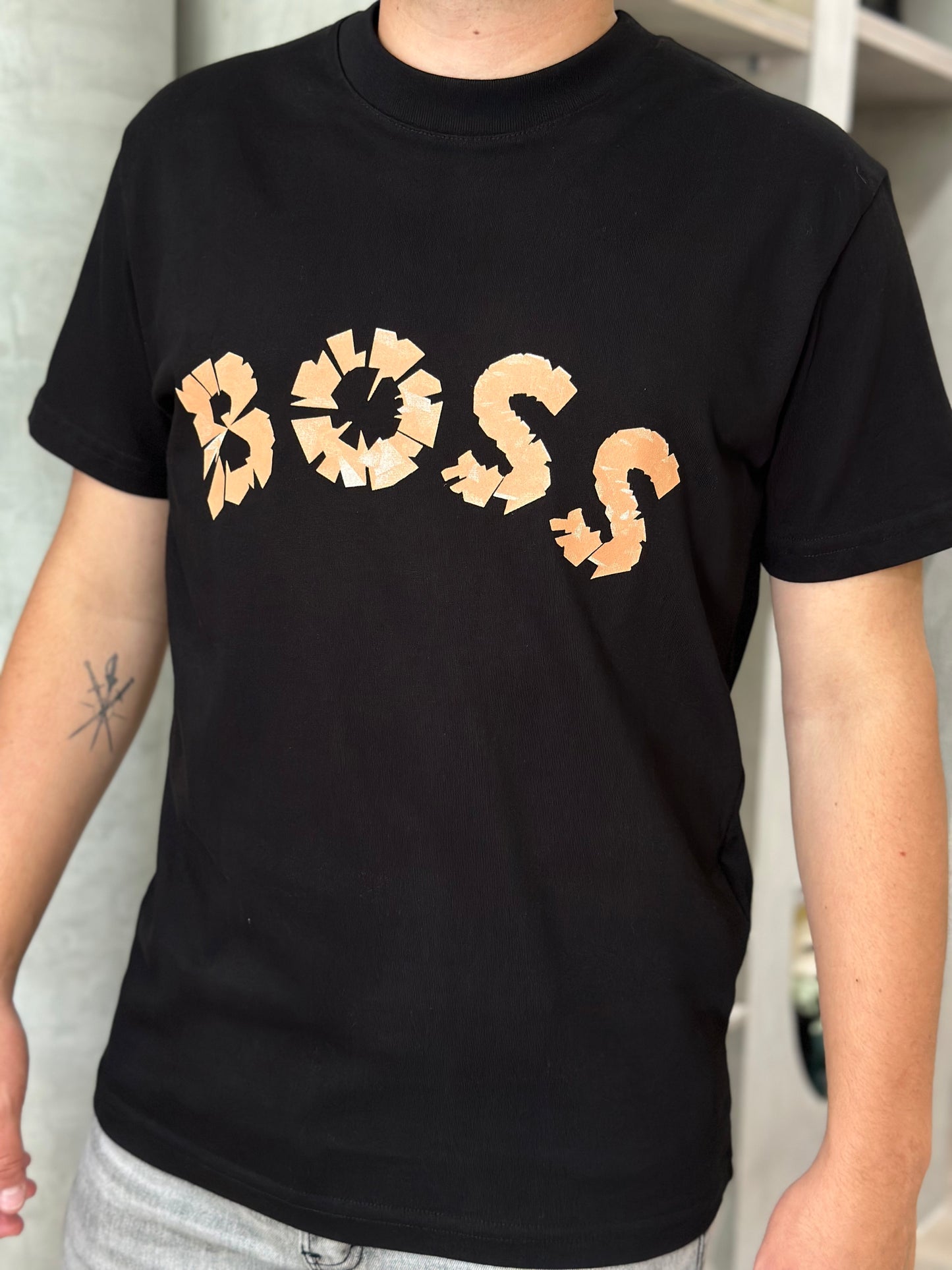 Camiseta BOSS con Estampado en Fragmentos
