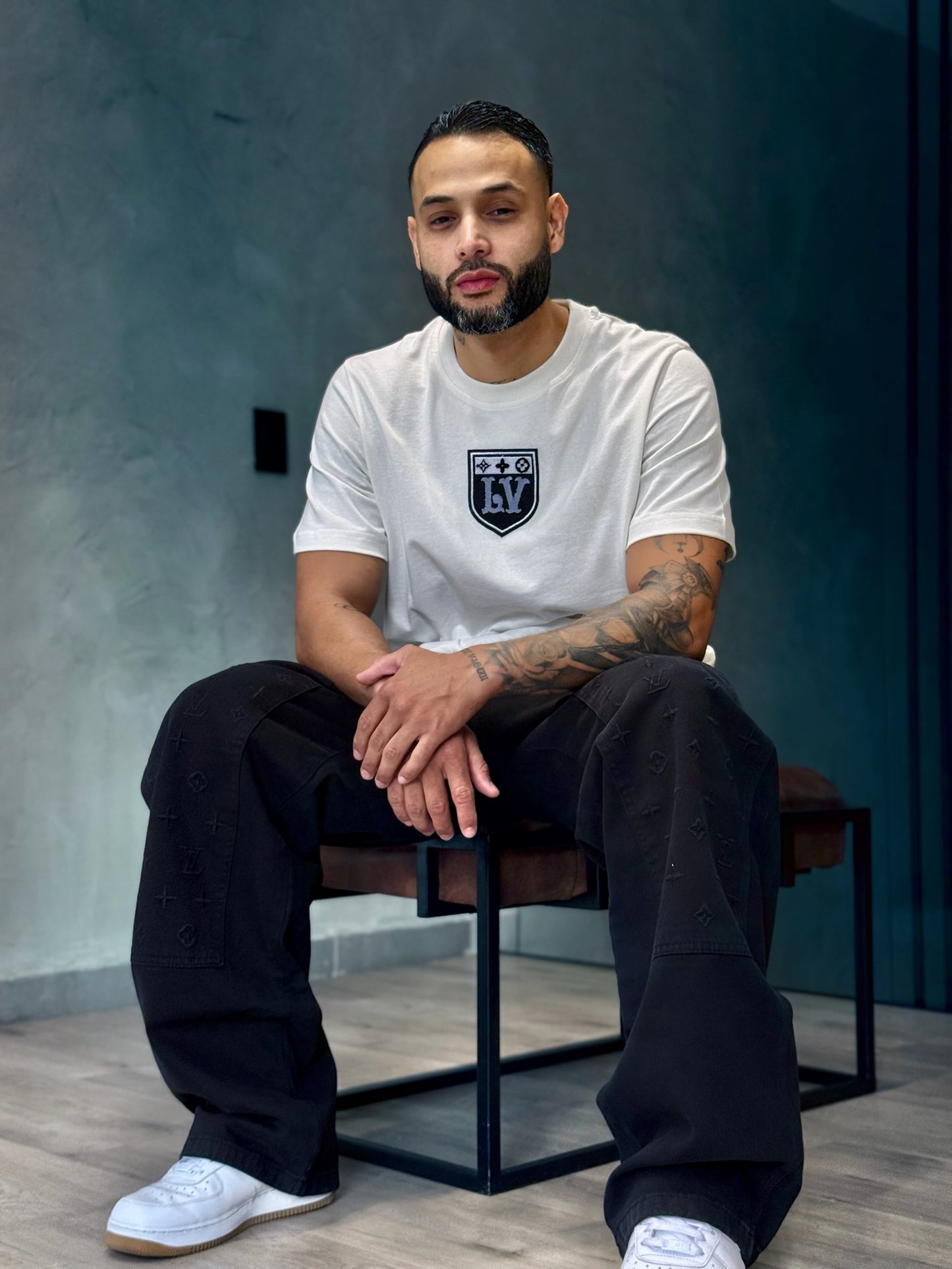 Camiseta LOUIS VUITTON con Escudo en Aplique y Estampado