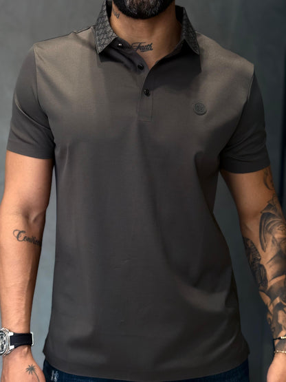 Camiseta Tipo Polo HUGO con Diseño Holigráfico en el Cuello