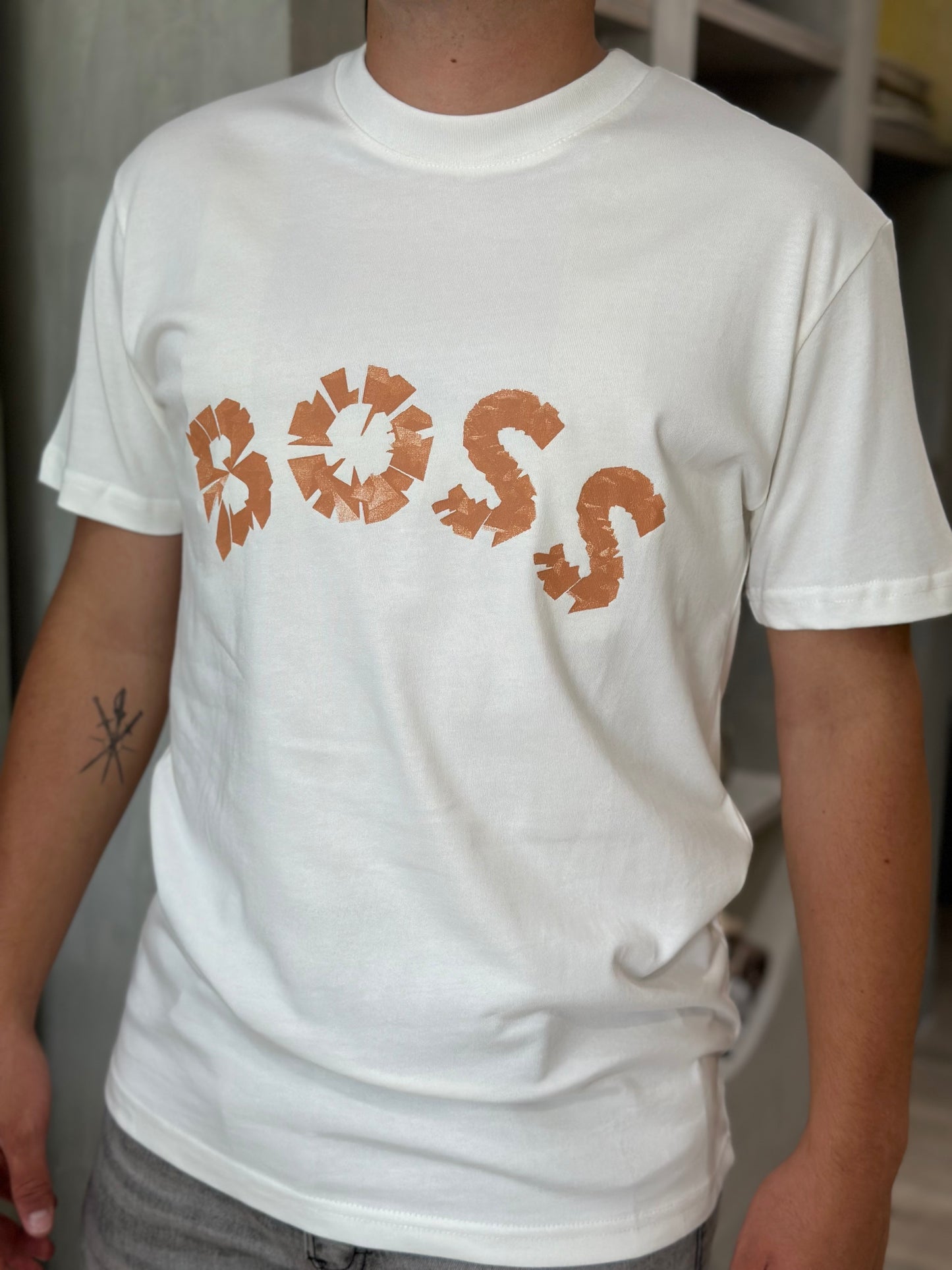 Camiseta BOSS con Estampado en Fragmentos