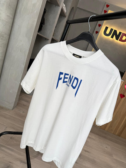 Camiseta FENDI con Estampado tipo Graffiti en el Frente y Espalda