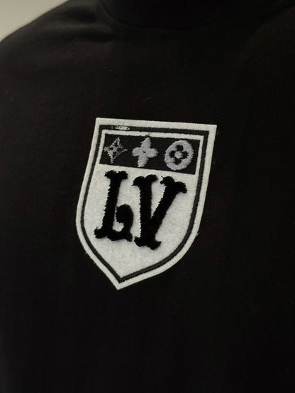 Camiseta LOUIS VUITTON con Escudo en Aplique y Estampado
