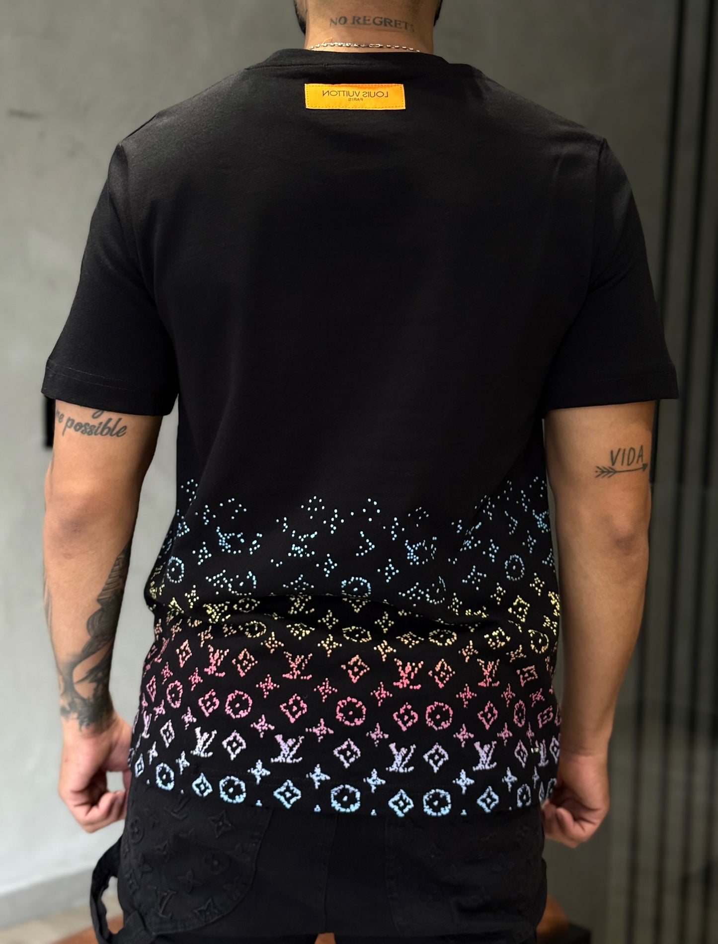 Camiseta LOUIS VUITTON con Estampado en la Parte Inferior