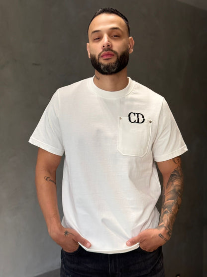 Camiseta DIOR con Bolsillo Lateral y Bordado Clásico