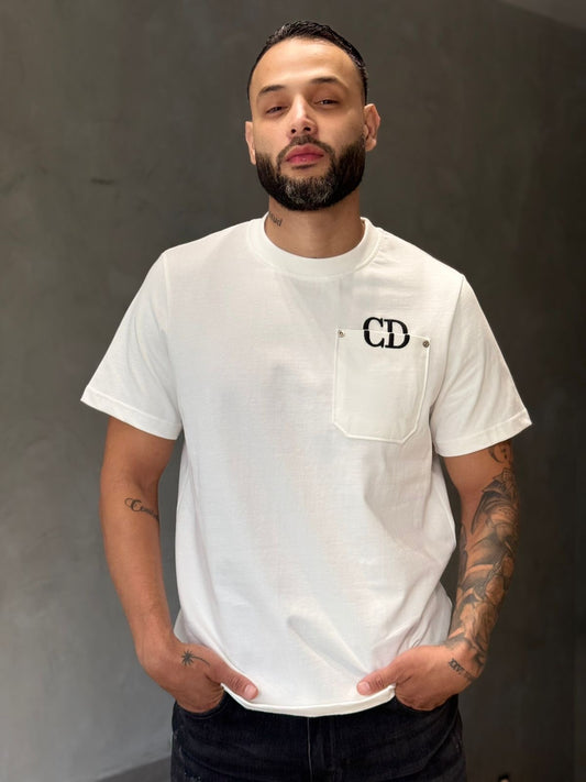 Camiseta DIOR con Bolsillo Lateral y Bordado Clásico