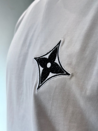 Camiseta LOUIS VUITTON con Aplique Bordado y Detalle en Piedras