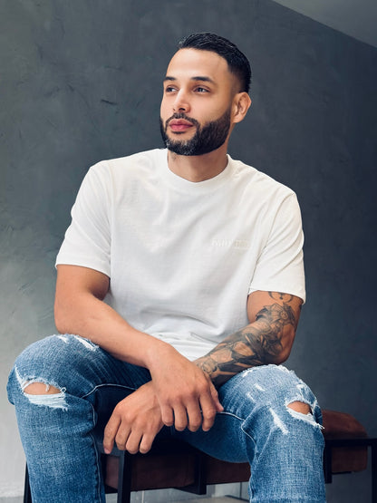 Camiseta MIUMIU con Bordado Minimalista Tono a Tono