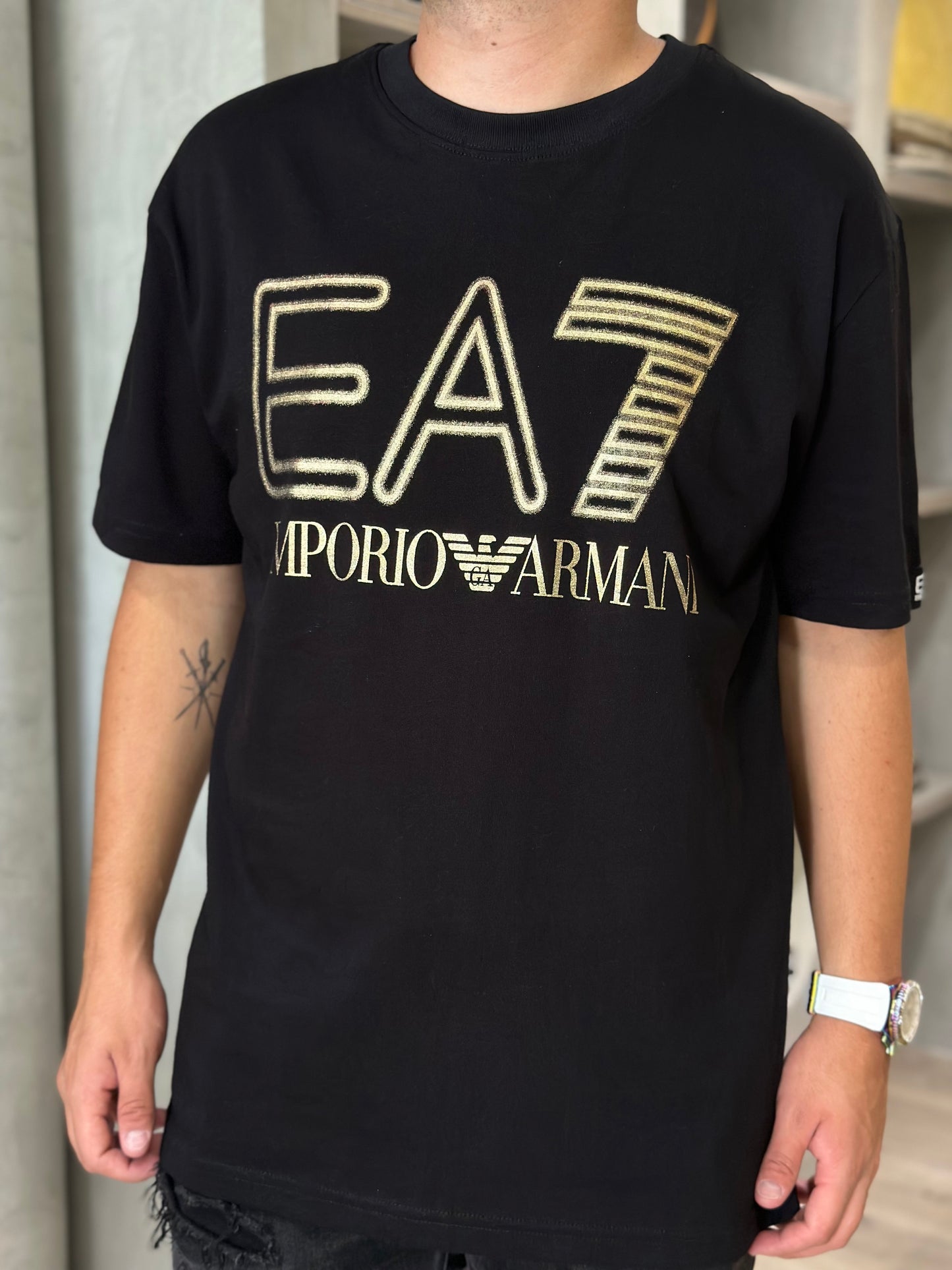 Camiseta EMPORIO ARMANI con Estampado Metalizado y Desgaste