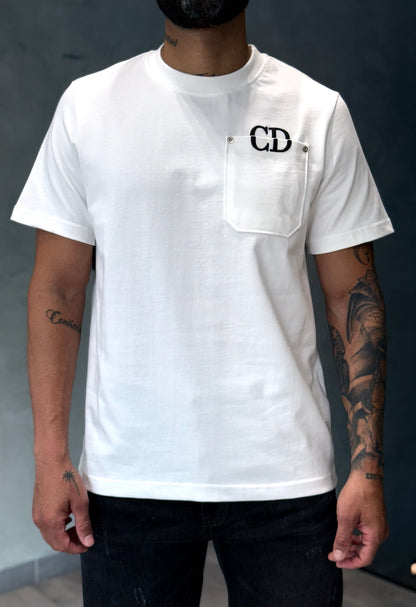 Camiseta DIOR con Bolsillo Lateral y Bordado Clásico