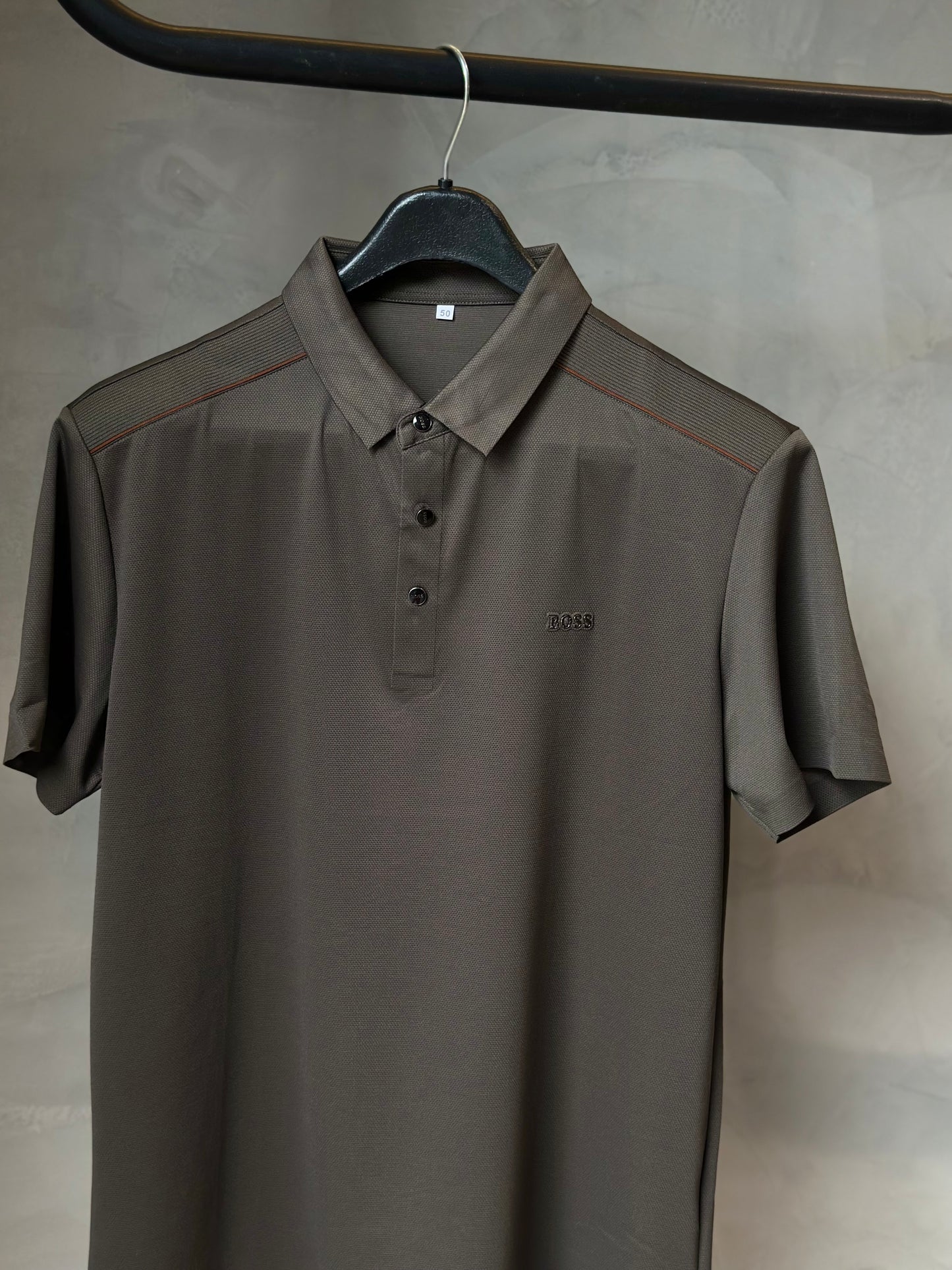 Camiseta Tipo Polo BOSS con Detalle en los Hombros