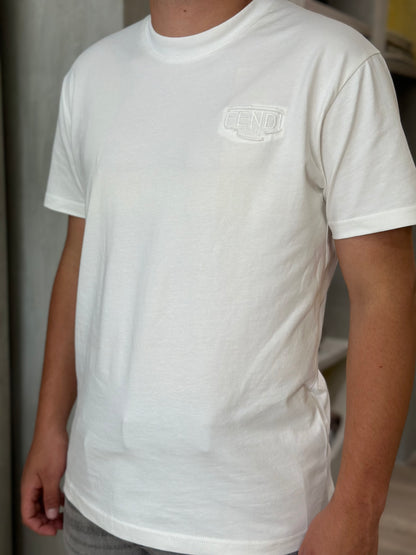 Camiseta FENDI con Aplique Bordado Tono a Tono