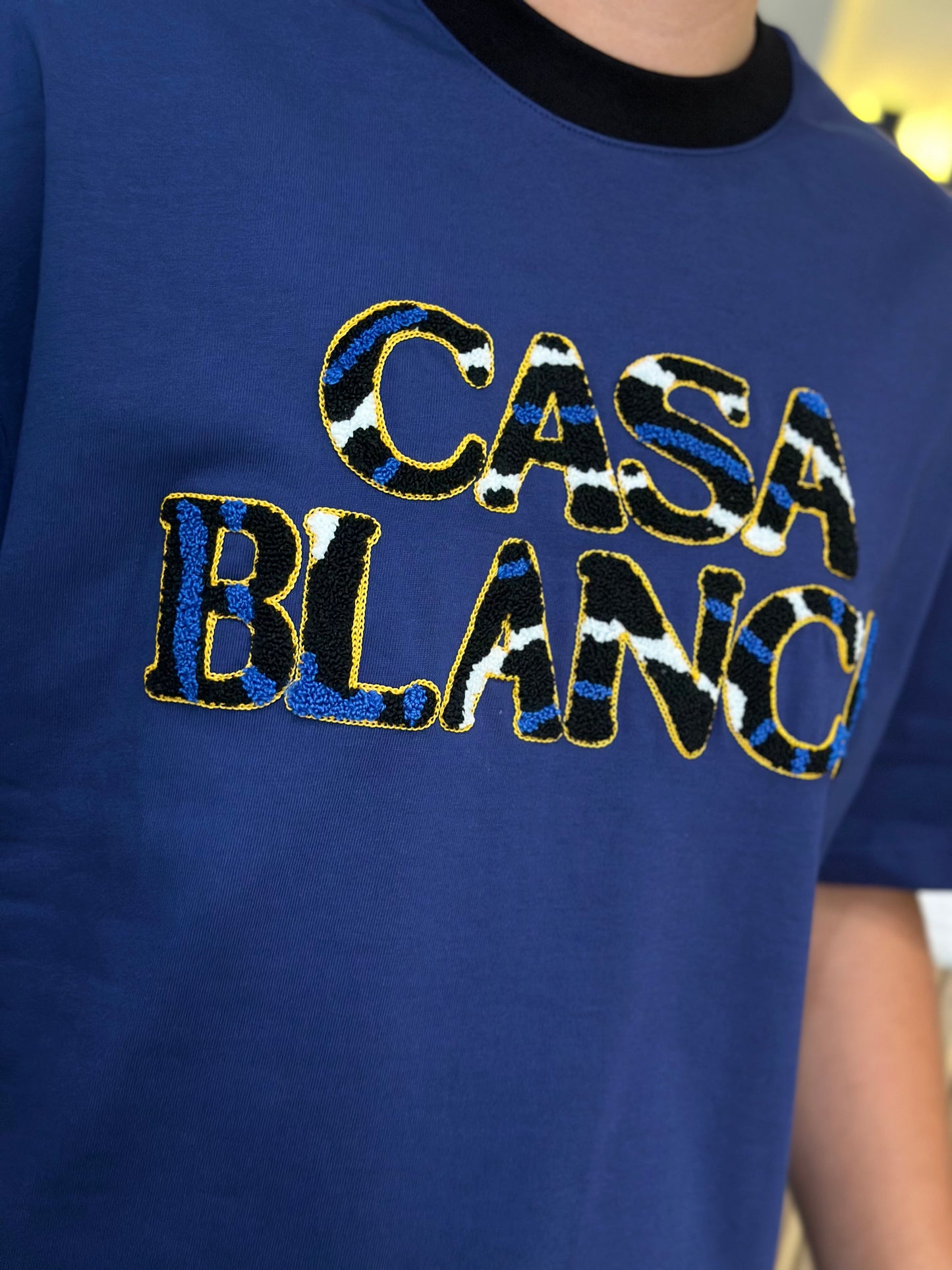 Camiseta CASABLANCA con Detalle Frontal en Tela Rizo