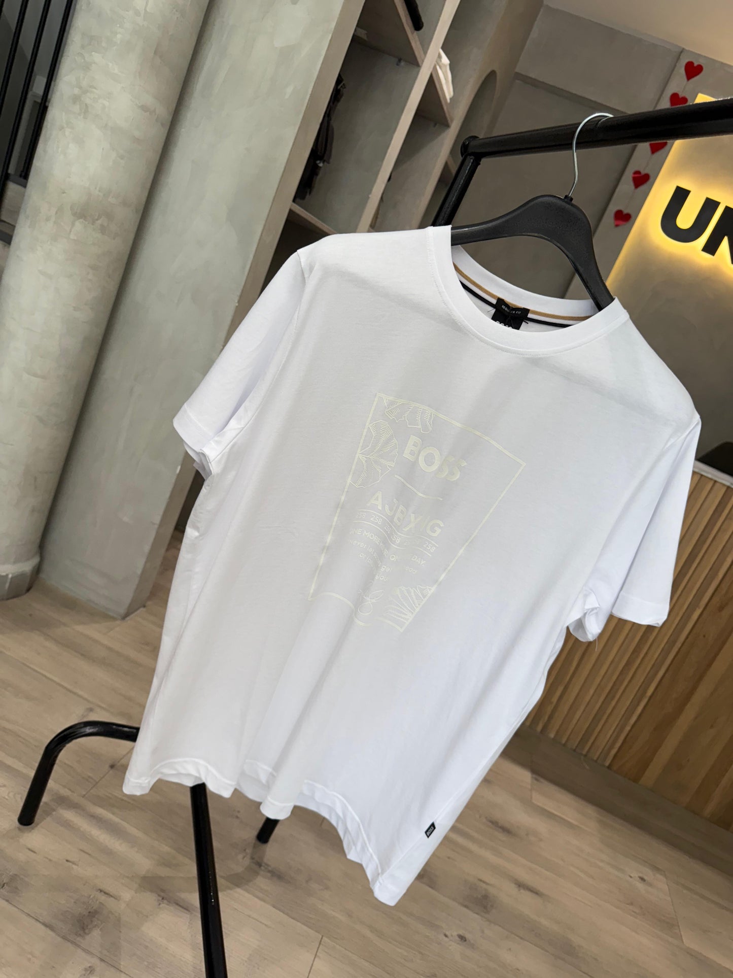 Camiseta BOSS con Estampado Cuadrado en Tono a Tono