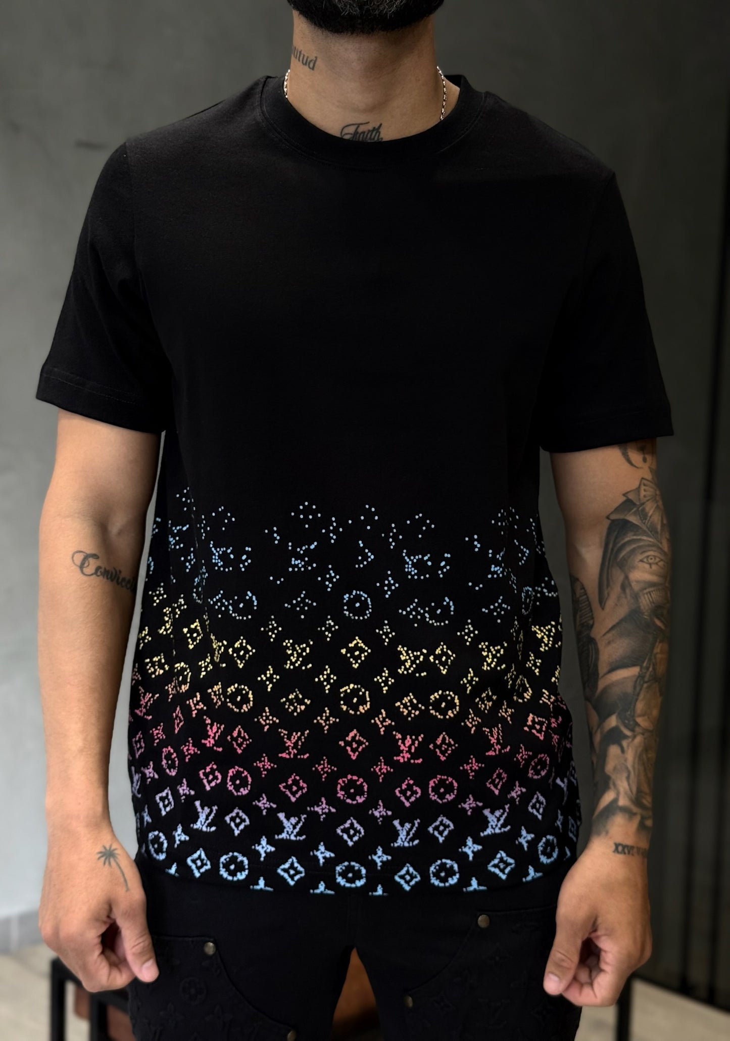 Camiseta LOUIS VUITTON con Estampado en la Parte Inferior