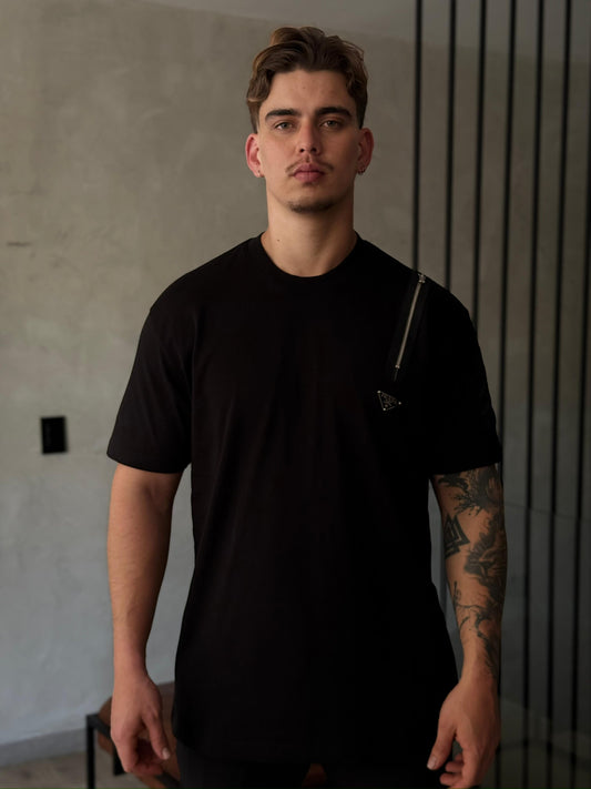 Camiseta PRADA con Detalle de Cierre en el  Hombro