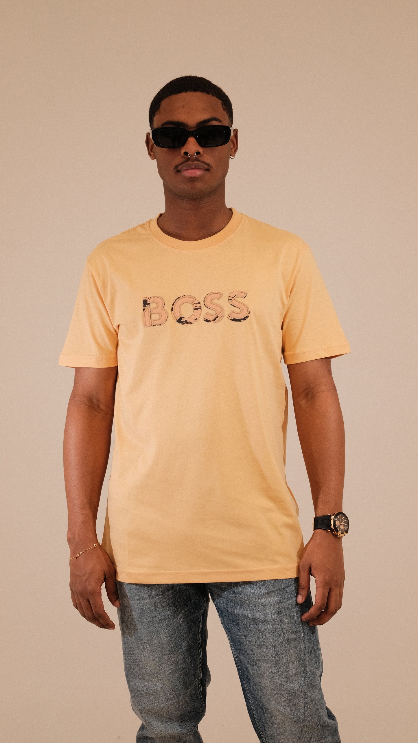 Camiseta BOSS con Estampado Rubber y Efecto Desgaste