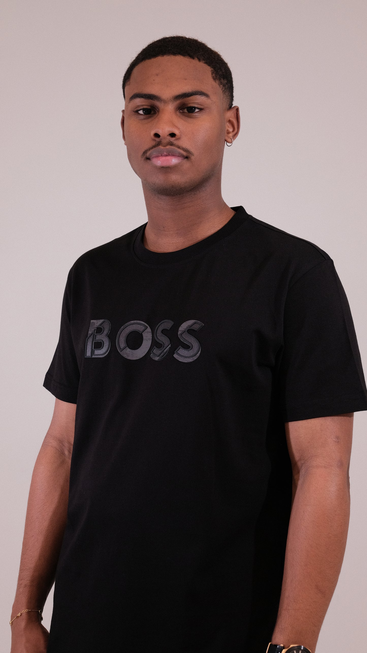 Camiseta BOSS con Estampado Rubber y Efecto Desgaste