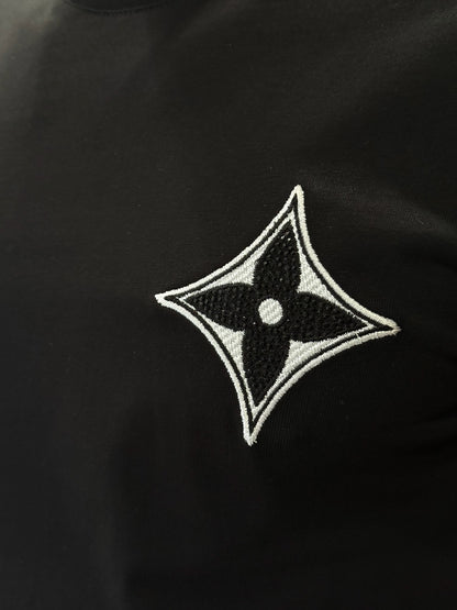 Camiseta LOUIS VUITTON con Aplique Bordado y Detalle en Piedras