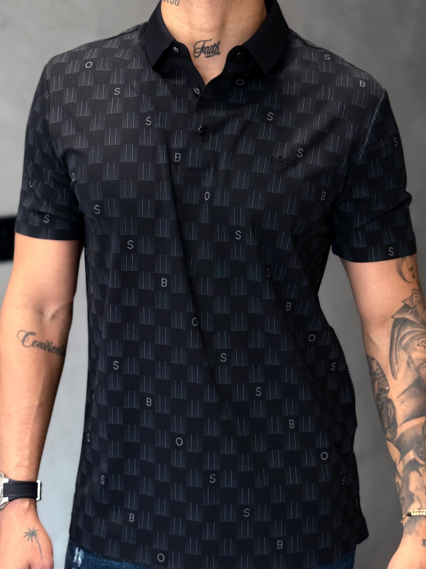 Camiseta BOSS con Logomania en la tela