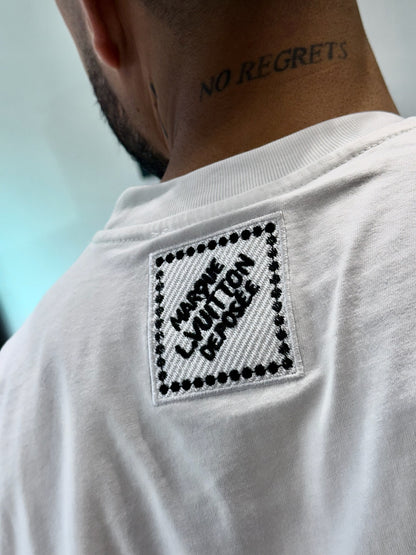 Camiseta LOUIS VUITTON con Aplique Bordado y Detalle en Piedras