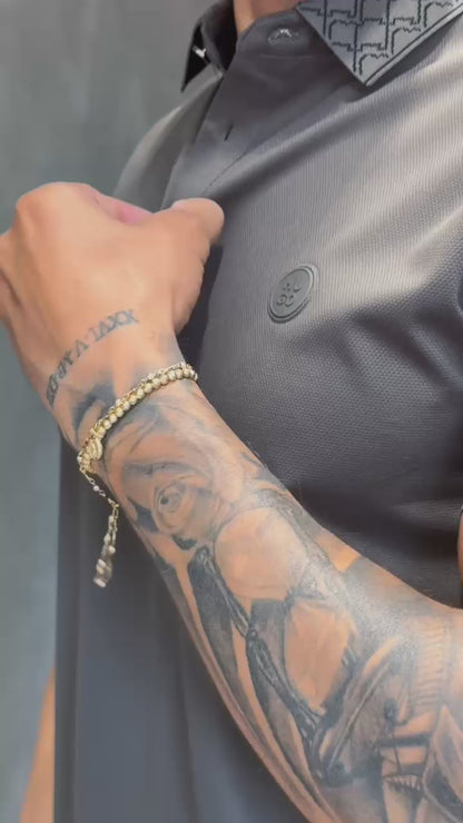 Camiseta Tipo Polo HUGO con Diseño Holigráfico en el Cuello