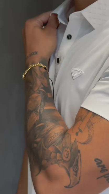 Camiseta Tipo Polo PRADA con Detalle de Textura en Cuello y Botones